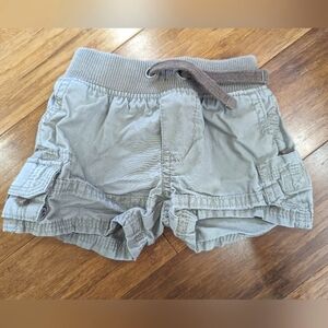 6/$22. Carter's khaki shorts. 3 months. EUC.